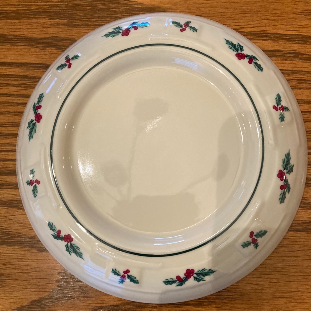 Longaberger Traditional Holly Pillar Candle Holder